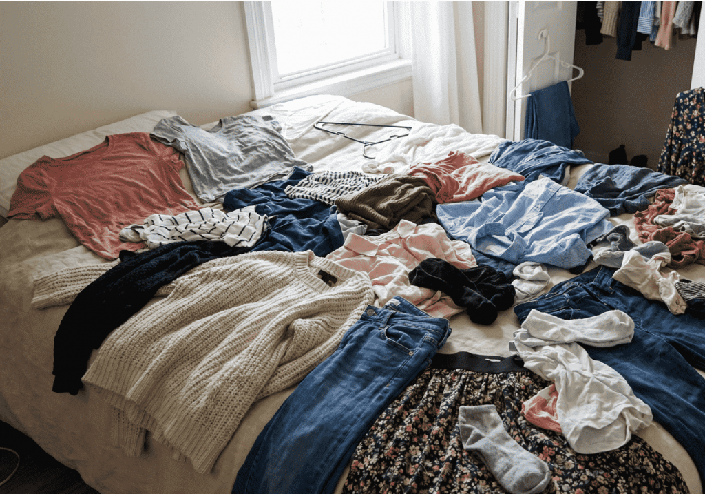 服を全部出す（できる範囲でOK）